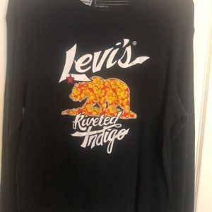 Levi’s tshirt